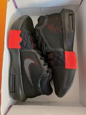 Brand New- Nike LeBron Witness 8. Size 7 Men/8.5 Womens.
